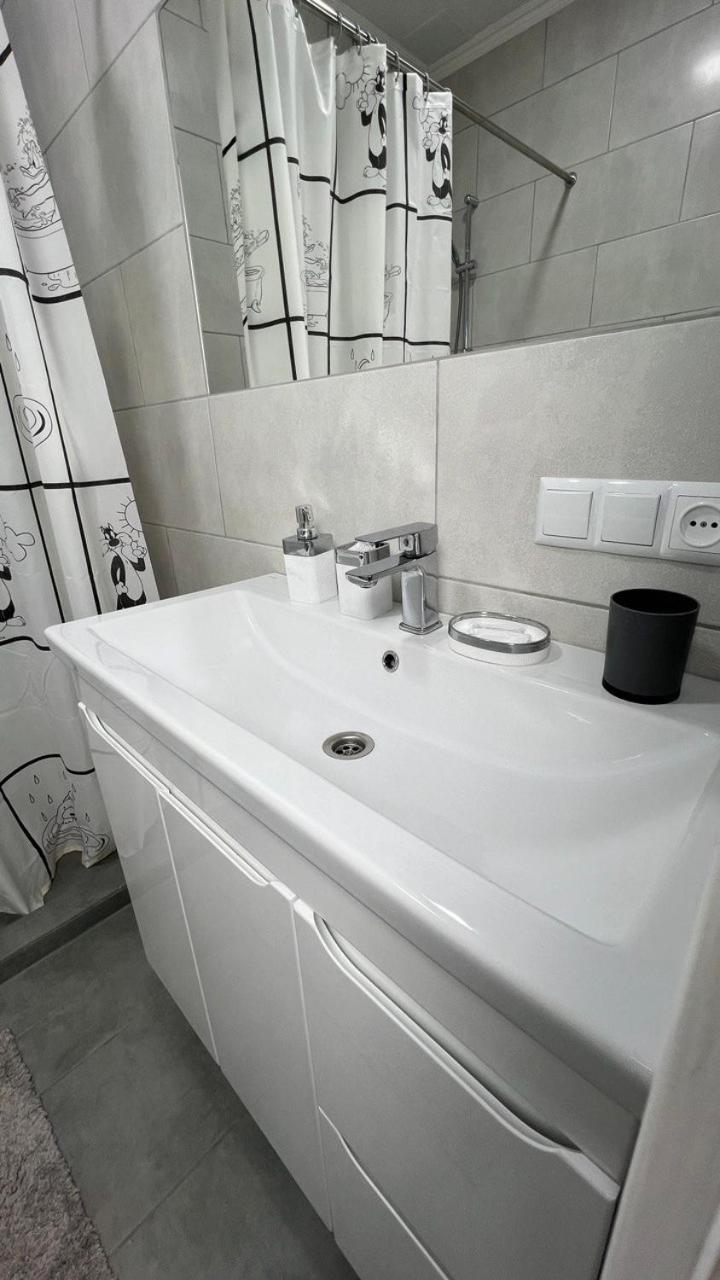 Grey & White Apart Vinnytsia Ngoại thất bức ảnh